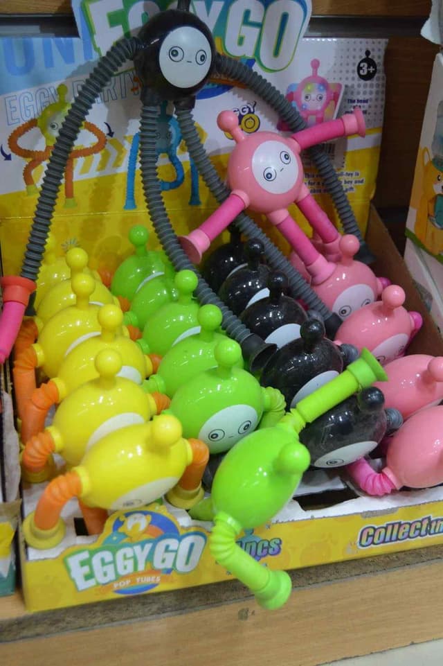 EGGY GO POP TUBES THE HEAD OF A ROBOT WILL GLOW